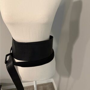Source Unknown Sleek Black Women's Belt